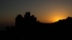 Fotografía: Puesta de sol sobre el castillo de Loarre en Huesca