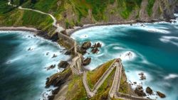 Fotografía: Impresionante vista superior del zigzag a San Juan de Gaztelugatxe
