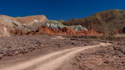 El camino por donde llegamos al valle Arcoiris te hace abrir los ojos