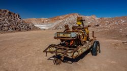 Fotografía: Tras el abandono de la mina de sal, ahí aguanta la maquinaria