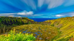 Larga exposición sobre el cráter de Rano Kau