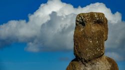 Moai y nubes, lo habitual en Rapa Nui