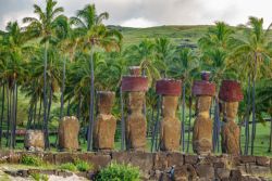 Como en casi todos los casos, los Moais de Anakena miran hacia la isla