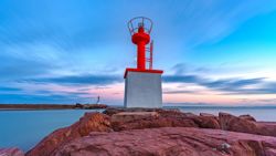 Fotografía: El Faro de la Pobla de Farnals al anochecer