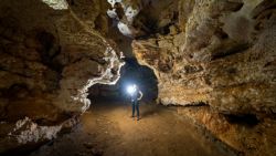 Fotografía: Muiuuy larga la cueva del Candil en Tous, pero hay que parar a mirar cada detalle