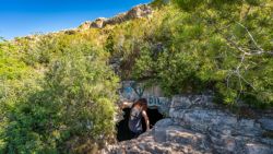 Fotografía: Guau, menuda entrada a la cueva del Candil