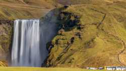 La siempre espectacular Skogafoss con esa subida hasta lo alto