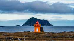 Recorriendo fiordos con faros y faros