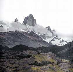 Fotografía: Niebla Sobre el Monte Fitz Roy en la Patagonia