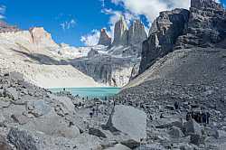Torres del Paine y su majestuosa laguna glacial