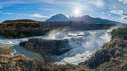 Cascada con las torres del Paine al fondo