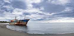 Barco Varado en Playa Solitaria en Punta Arenas