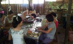 Fabricando caramelos de coco