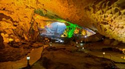 Cuevas de los tres palacios o Tam Cung