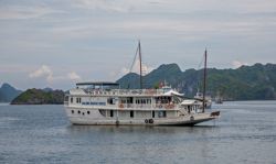 El barco con el que te mueves por halong