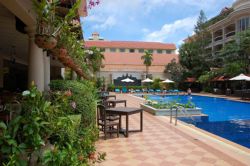 Piscina del hotel en camboya