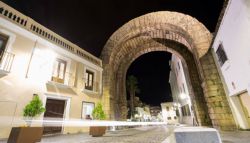 Fotografía: Arco de Trajano en Mérida