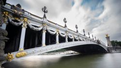 Puente de Alejandro III en París