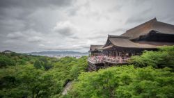 Kiyomizu dera en Kyoto siempre repleto de visitantes
