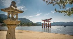 Torii de Miyajima con la marea alta