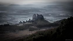 Fotografía: El castillo de Loarre sobre la llanura en Huesca