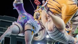 Fotografía: Ninots siempre persiguiendo alguna bella dama