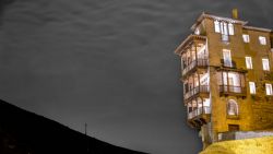 Nocturna sobre la casa colgada de Cuenca