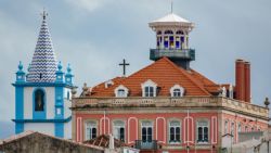Fotografía: Los colores de las edificaciones llaman la atención en Terceira