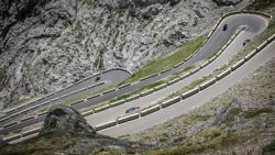 Fotografía: Alguien se cansa de mirar las curvas del Stelvio